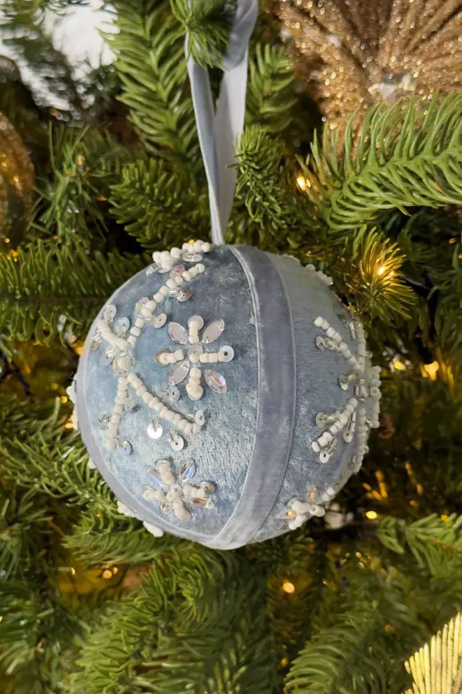Bola de Nieve con Base Ornement boule brodée gris avec perles