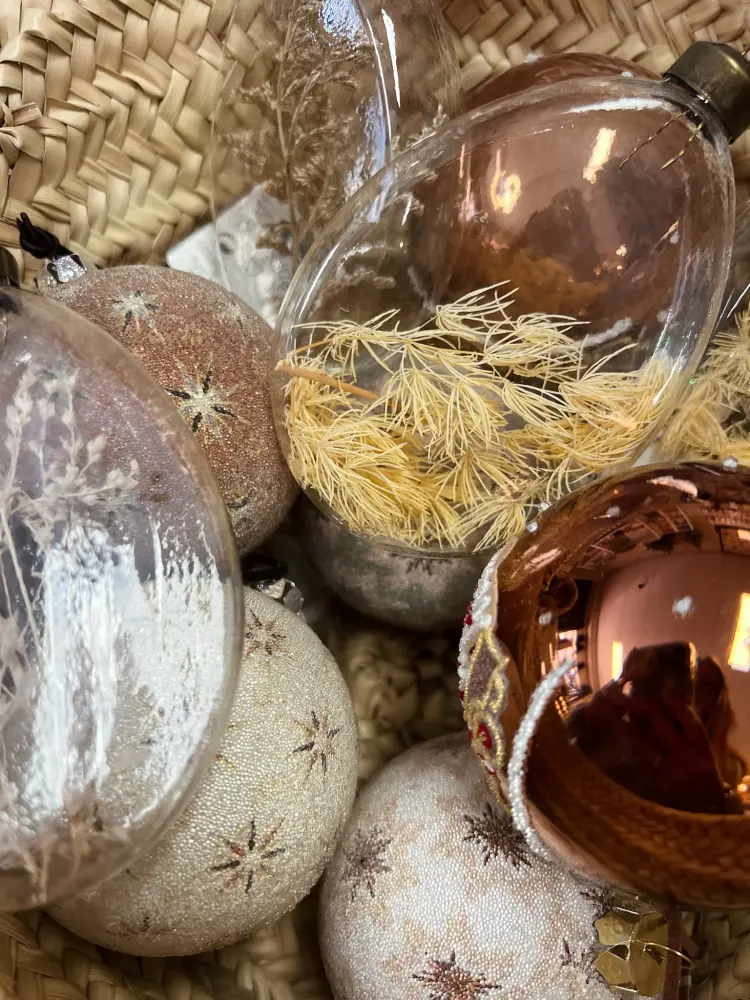 Colgante de Cristal con Flor Seca para Espacios Interiores