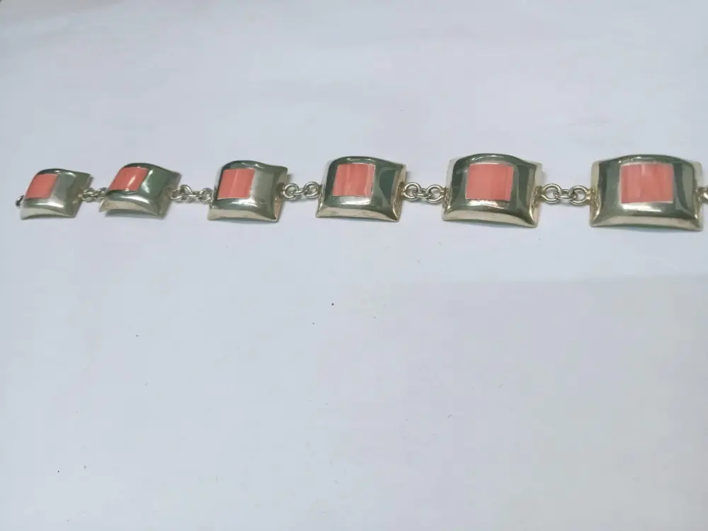 🌸 Pulsera de Plata Diseño de Cuadros con Detalles en Rosa 🌸