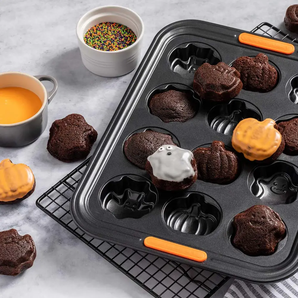 Non-stick Halloween mold Le Creuset
