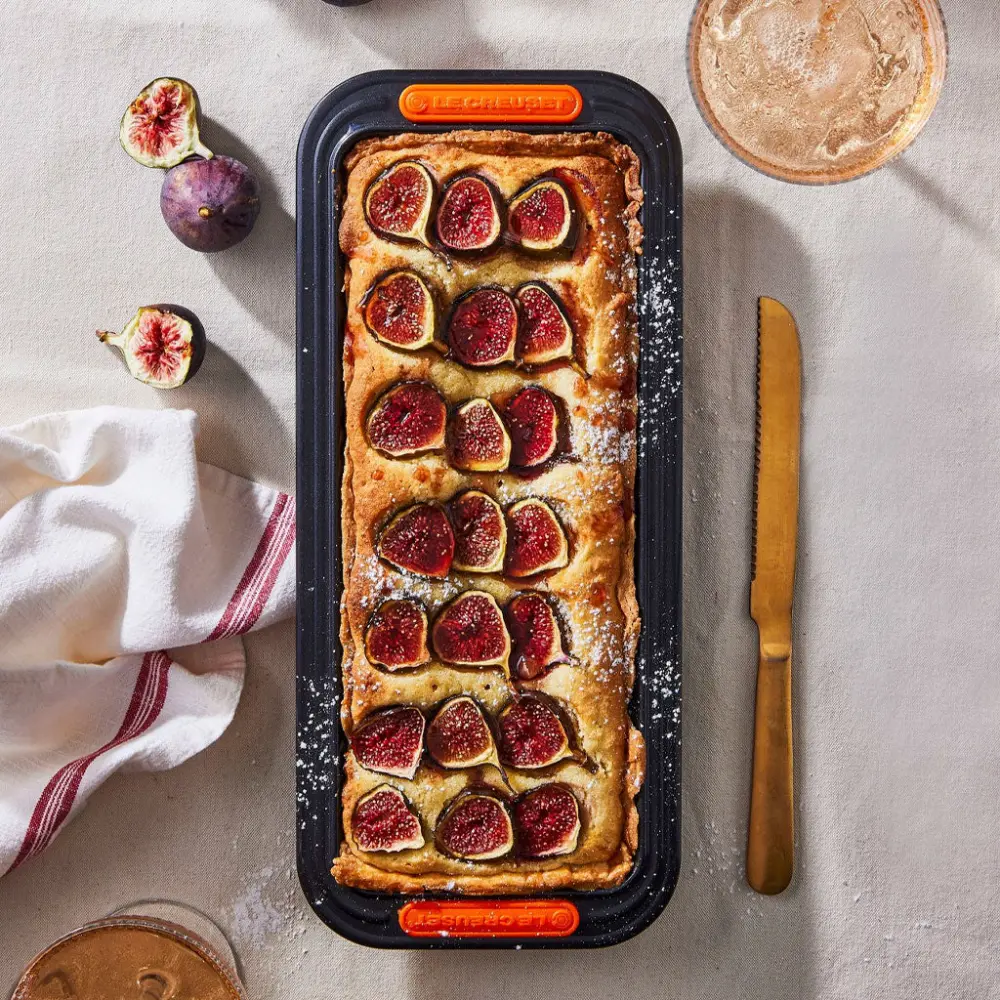 Molde rectangular antiadherente con base extraible Le Creuset